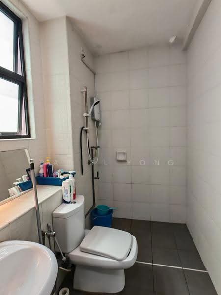 Service Residence for Sale at The Sky Executive Suites - Daniel Yong - Bathroom - PropertyGuru.com.my