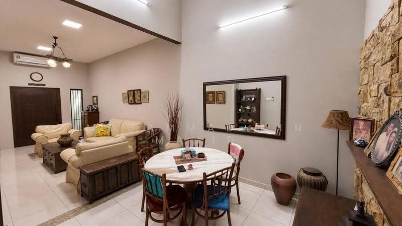 1-storey Terraced House for Sale in Kampung Batu 9 Kebun Baru (Telok Panglima Garang) - Mohammad Din Majid - Living Room - PropertyGuru.com.my