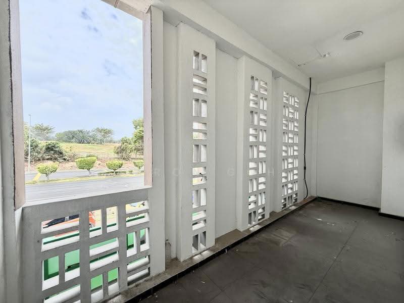 Shop for Rent in Universiti Putra Malaysia (Seri Kembangan) - Aaron Goh - Balcony - PropertyGuru.com.my