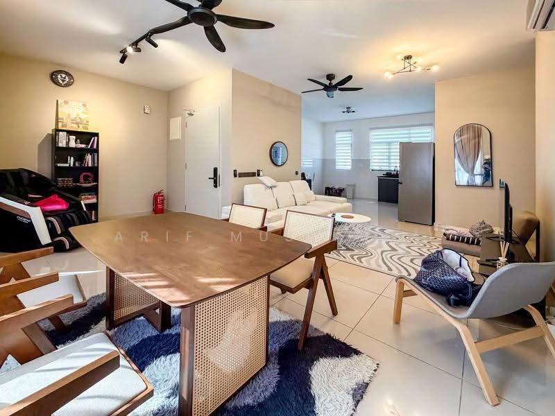 Rumah Bandar untuk Dijual di Eco Grandeur (Puncak Alam) - Arif Mustapha - Living Room - PropertyGuru.com.my
