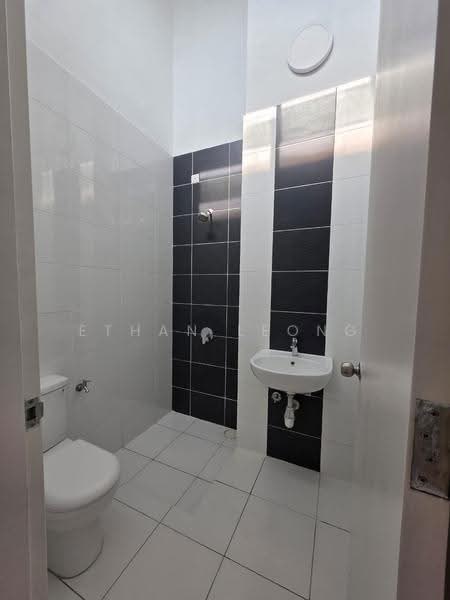 2-storey Terraced House for Rent in Eco Majestic (Semenyih) - Ethan Leong - Bathroom - PropertyGuru.com.my
