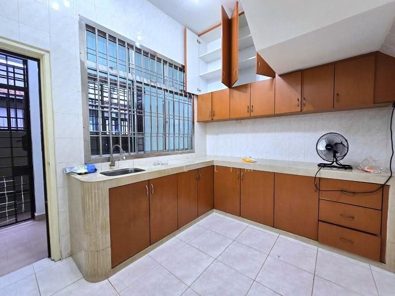 2-storey Terraced House for Sale in Taman Daya (Johor Bahru) - Karl Lim - Kitchen - PropertyGuru.com.my