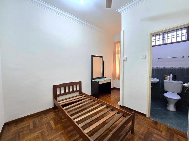 2-storey Terraced House for Sale in Taman Daya (Johor Bahru) - Karl Lim - Bedroom - PropertyGuru.com.my