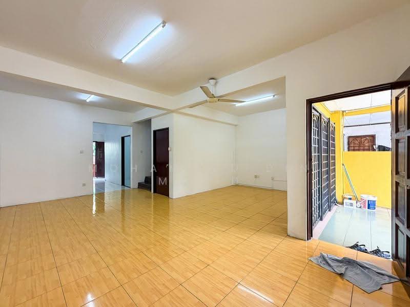 1.5-storey Terraced House for Sale in Klang (Selangor) - Mohammad Din Majid - Living Room - PropertyGuru.com.my