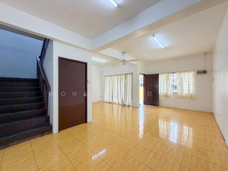 1.5-storey Terraced House for Sale in Klang (Selangor) - Mohammad Din Majid - Living Room - PropertyGuru.com.my