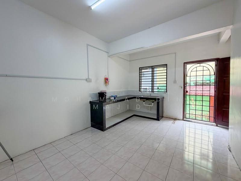 1.5-storey Terraced House for Sale in Klang (Selangor) - Mohammad Din Majid - Kitchen - PropertyGuru.com.my