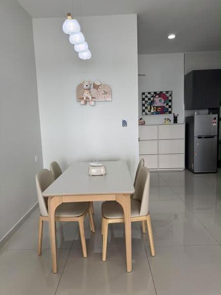 Condominium for Rent at Kings Bay @ Country Garden Danga Bay - Ken Sim - Dining Room - PropertyGuru.com.my