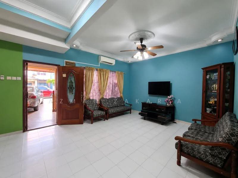 2-storey Terraced House for Sale in Bukit Beruntung (Selangor) - AZMAN ZAKARIA - Living Room - PropertyGuru.com.my