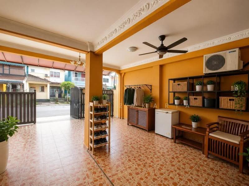 2-storey Terraced House for Sale in Bukit Beruntung (Selangor) - AZMAN ZAKARIA - Entrance - PropertyGuru.com.my