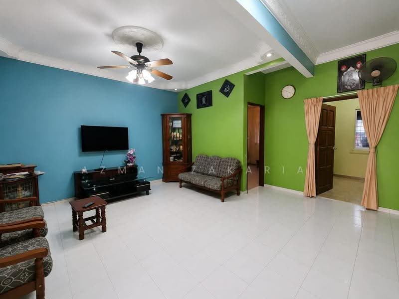 2-storey Terraced House for Sale in Bukit Beruntung (Selangor) - AZMAN ZAKARIA - Living Room - PropertyGuru.com.my