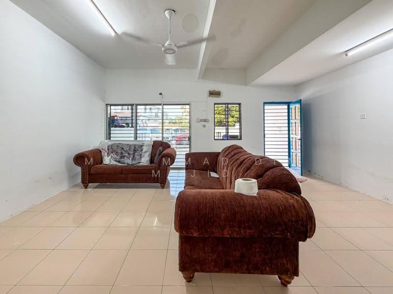 2-storey Terraced House for Sale in Klang (Selangor) - Mohammad Din Majid - Living Room - PropertyGuru.com.my
