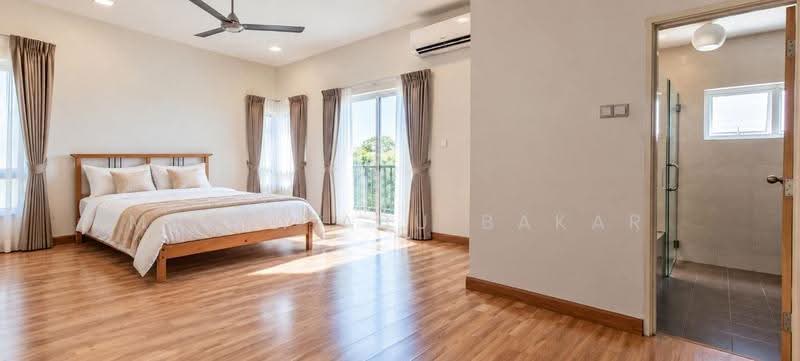 Rumah Berkembar untuk Disewa di Seksyen U10 (Shah Alam) - Maria Abu Bakar - Master Bedroom - PropertyGuru.com.my