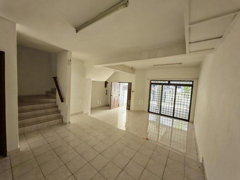 2-storey Terraced House for Rent in Tambak Johor (Johor Bahru) - Jin Teok - Living Room - PropertyGuru.com.my