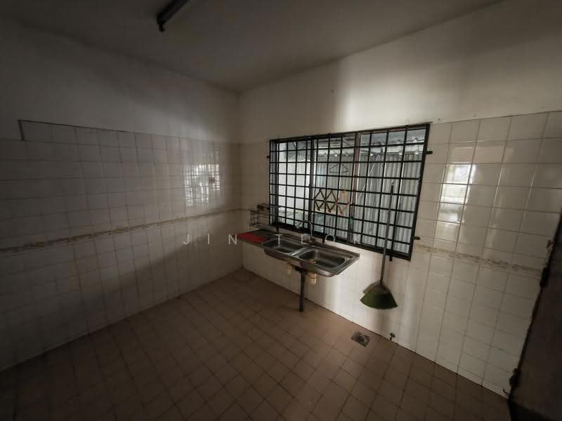 2-storey Terraced House for Rent in Tambak Johor (Johor Bahru) - Jin Teok - Kitchen - PropertyGuru.com.my