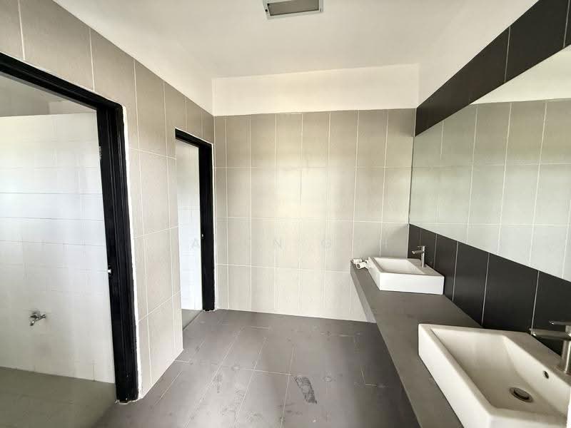 Shop / Office for Rent in Taman Bangi (Kajang) - Aaron Goh - Bathroom - PropertyGuru.com.my