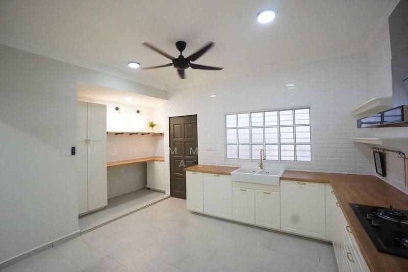 Rumah Banglo untuk Dijual di Petaling Jaya (Selangor) - Mohammad Din Majid - Kitchen - PropertyGuru.com.my