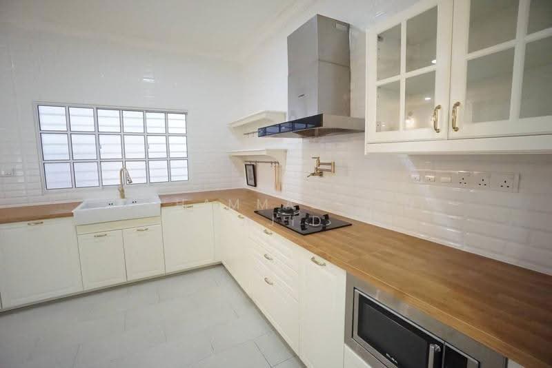 Rumah Banglo untuk Dijual di Petaling Jaya (Selangor) - Mohammad Din Majid - Kitchen - PropertyGuru.com.my