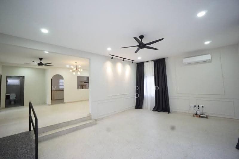 Rumah Banglo untuk Dijual di Petaling Jaya (Selangor) - Mohammad Din Majid - Living Room - PropertyGuru.com.my