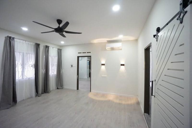 Rumah Banglo untuk Dijual di Petaling Jaya (Selangor) - Mohammad Din Majid - Living Room - PropertyGuru.com.my