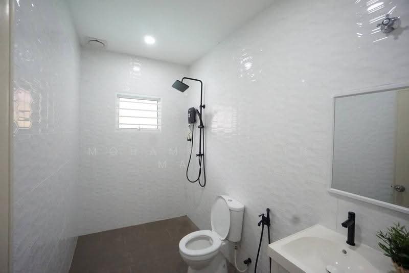 Rumah Banglo untuk Dijual di Petaling Jaya (Selangor) - Mohammad Din Majid - Bathroom - PropertyGuru.com.my