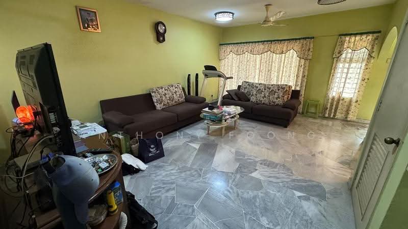 2-storey Terraced House for Sale in Bandar Kinrara Seksyen 3 (Bandar Kinrara) - Anthony Foong - Living Room - PropertyGuru.com.my