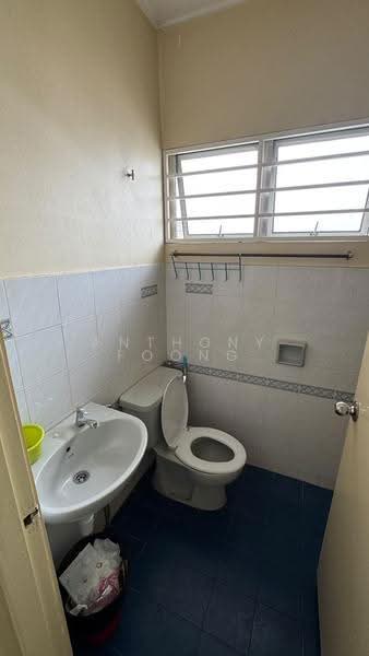 2-storey Terraced House for Sale in Bandar Kinrara Seksyen 3 (Bandar Kinrara) - Anthony Foong - Bathroom - PropertyGuru.com.my