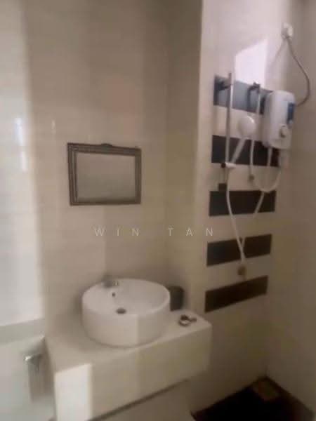Service Residence for Sale at D'Summit Residences - Win Tan - Bathroom - PropertyGuru.com.my
