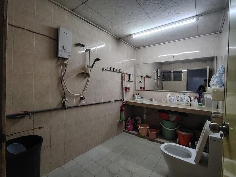 Bungalow House for Sale in Taman Kepong (Kepong) - William Sim - Bathroom - PropertyGuru.com.my