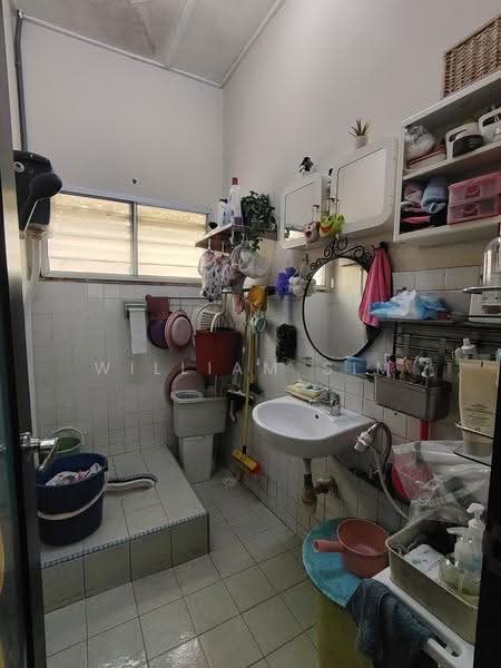 Bungalow House for Sale in Taman Kepong (Kepong) - William Sim - Bathroom - PropertyGuru.com.my