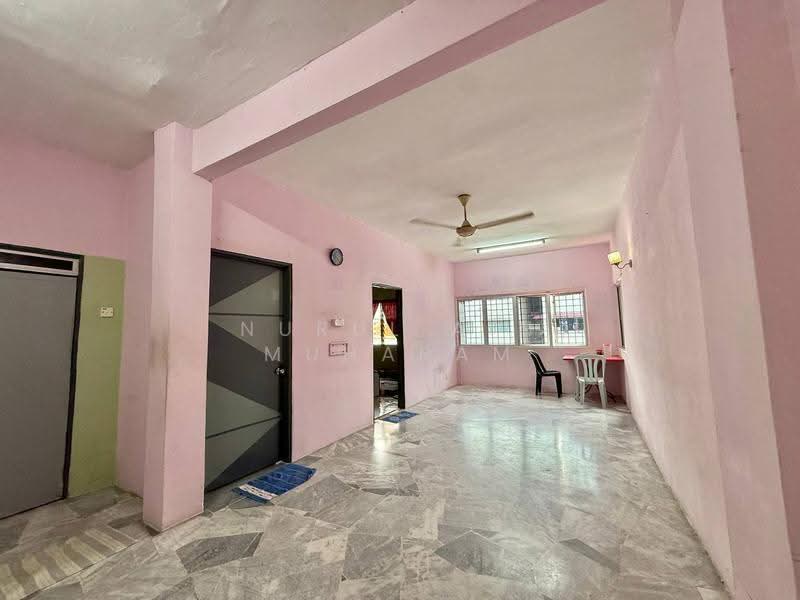 Apartment for Sale at Daisy Apartment Taman Kinrara Seksyen 2 - Nurul Ain Muharam - Living Room - PropertyGuru.com.my