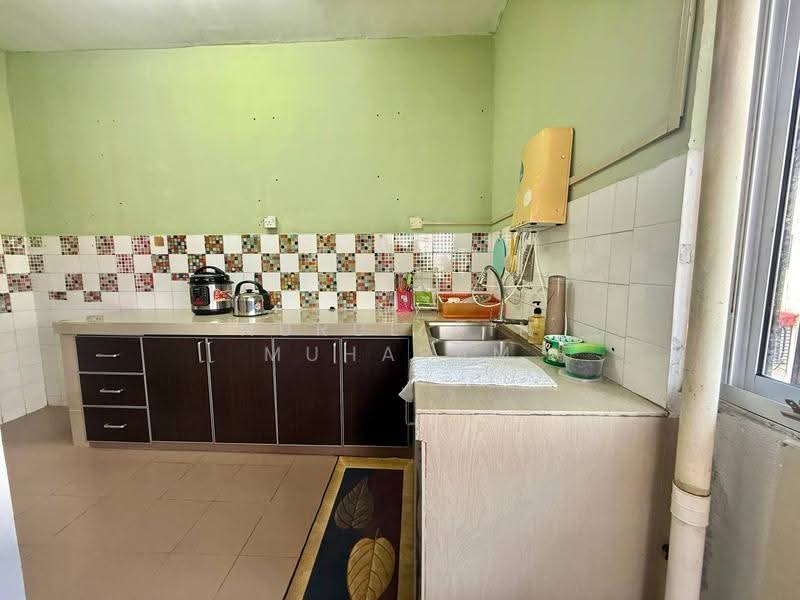 Apartment for Sale at Daisy Apartment Taman Kinrara Seksyen 2 - Nurul Ain Muharam - Kitchen - PropertyGuru.com.my