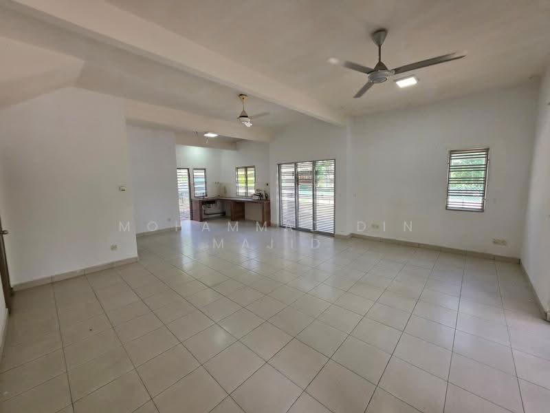 2-storey Terraced House for Sale in Aman Putri (Sungai Buloh) - Mohammad Din Majid - Living Room - PropertyGuru.com.my