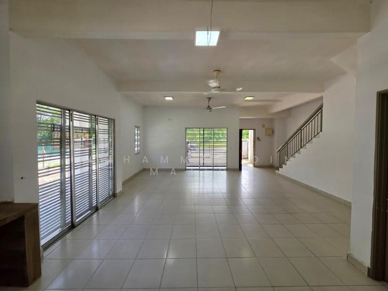 2-storey Terraced House for Sale in Aman Putri (Sungai Buloh) - Mohammad Din Majid - Living Room - PropertyGuru.com.my