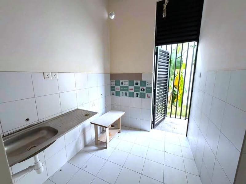 Cluster House for Sale in Bandar Seri Alam (Masai) - Karl Lim - Kitchen - PropertyGuru.com.my