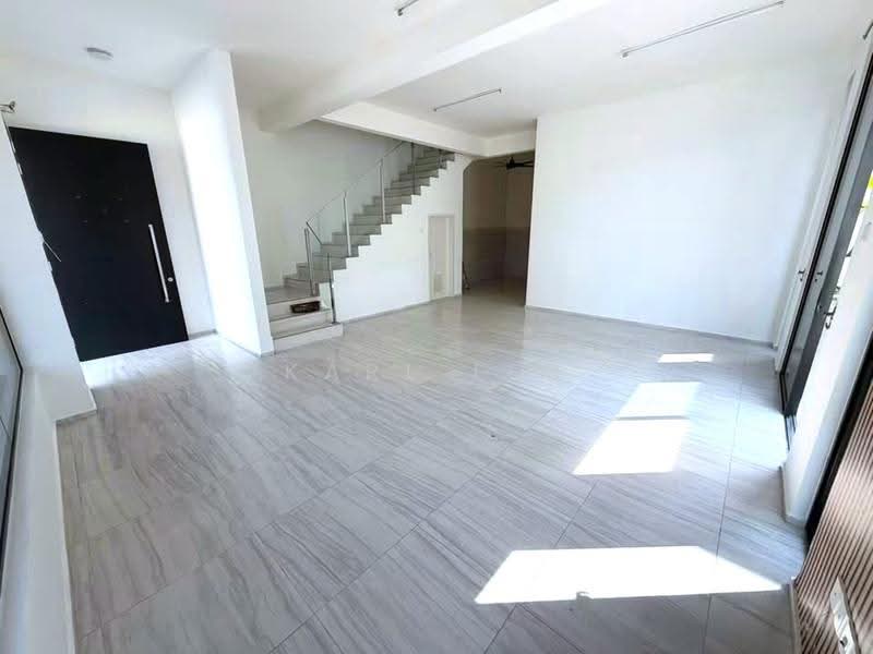 Cluster House for Sale in Bandar Seri Alam (Masai) - Karl Lim - Entrance - PropertyGuru.com.my