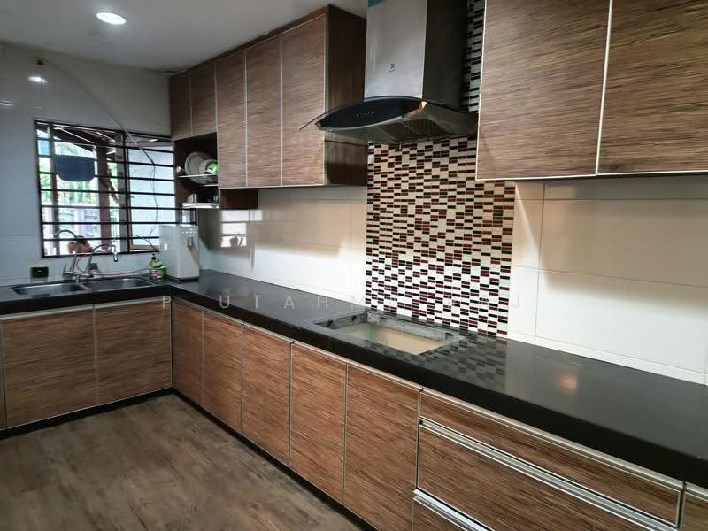Semi-Detached House for Sale in Kemuning Utama Palma (Shah Alam) - P Utahma Raj - Kitchen - PropertyGuru.com.my