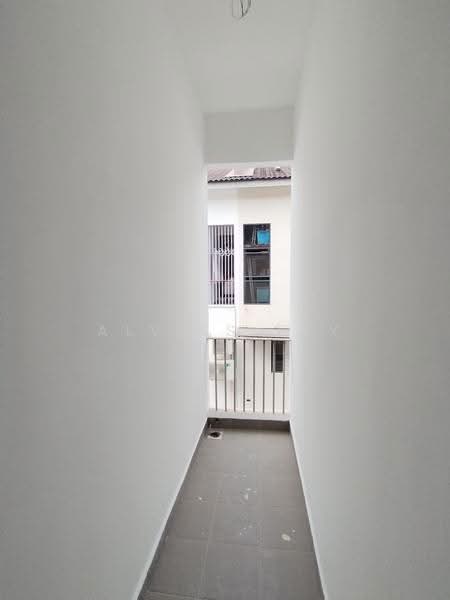 Rumah Teres 2-Tingkat untuk Dijual di Pasir Gudang (Johor) - Alviss Tay - Corridor - PropertyGuru.com.my