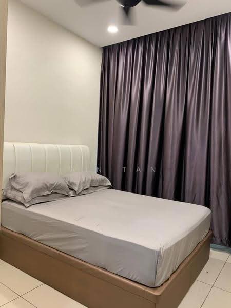Service Residence for Sale at D'Summit Residences - Win Tan - Bedroom - PropertyGuru.com.my