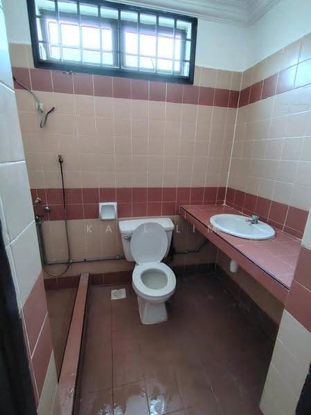 2-storey Terraced House for Sale in Taman Mount Austin (Tebrau) - Karl Lim - Bathroom - PropertyGuru.com.my