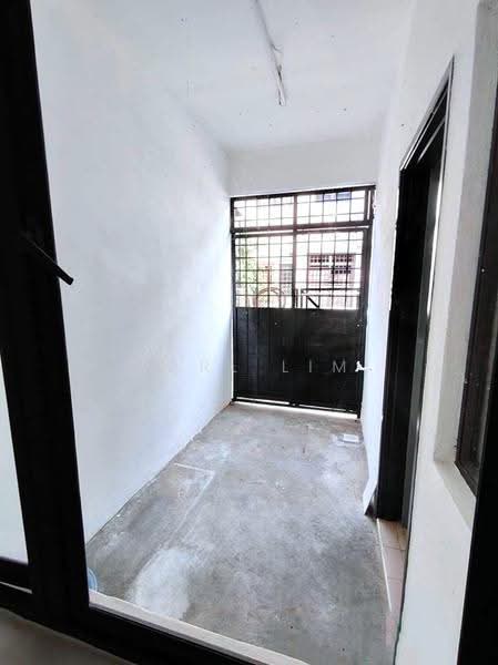 2-storey Terraced House for Sale in Taman Mount Austin (Tebrau) - Karl Lim - Entrance - PropertyGuru.com.my
