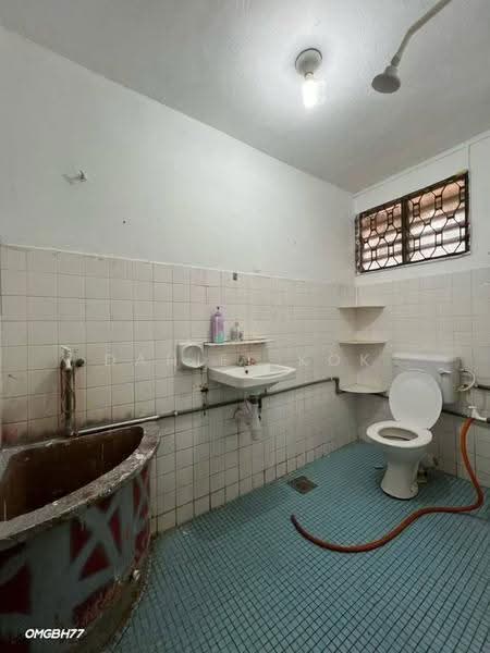 Rumah Teres 2-Tingkat untuk Dijual di Kampung Batu Belah (Klang) - Daniel Kok - Bathroom - PropertyGuru.com.my