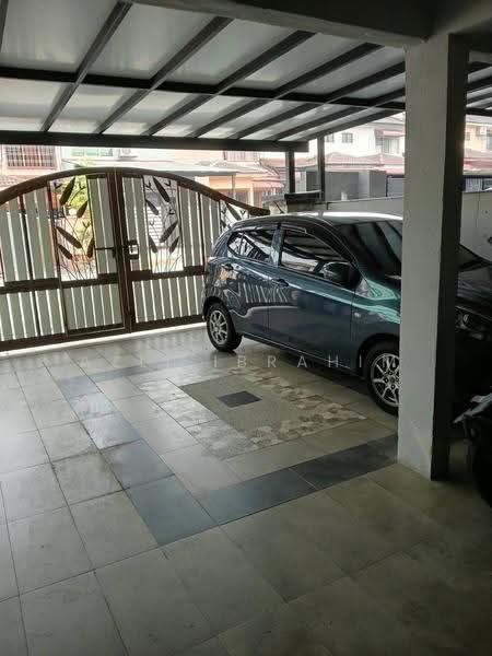 2-storey Terraced House for Sale in Taman Pinggiran Putra (Seri Kembangan) - Azli Ibrahim - Car Park - PropertyGuru.com.my