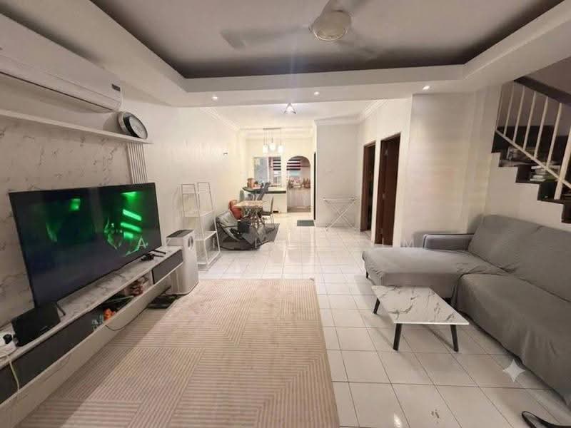 2-storey Terraced House for Sale in Taman Pinggiran Putra (Seri Kembangan) - Azli Ibrahim - Living Room - PropertyGuru.com.my