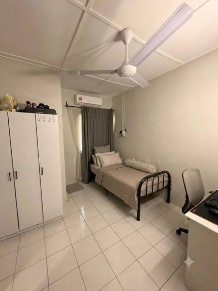 2-storey Terraced House for Sale in Taman Pinggiran Putra (Seri Kembangan) - Azli Ibrahim - Bedroom - PropertyGuru.com.my