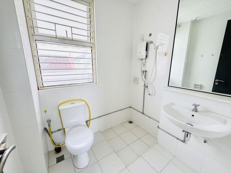 Terraced House for Rent in Tanjung Tokong (Penang) - Elwin Leong - Bathroom - PropertyGuru.com.my