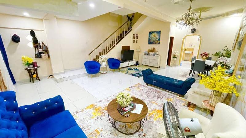 2.5-storey Terraced House for Sale in Taman Desa Karunmas (Balakong) - Azli Ibrahim - Living Room - PropertyGuru.com.my