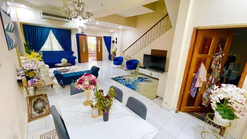 2.5-storey Terraced House for Sale in Taman Desa Karunmas (Balakong) - Azli Ibrahim - Living Room - PropertyGuru.com.my
