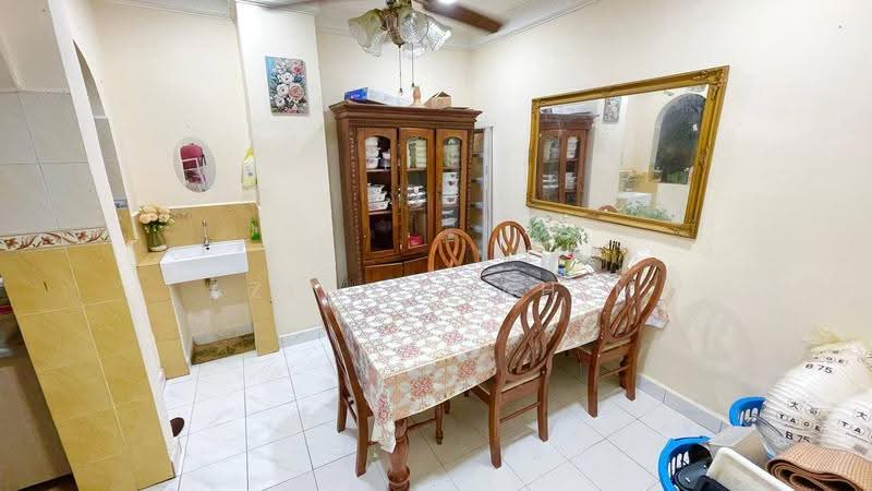 2.5-storey Terraced House for Sale in Taman Desa Karunmas (Balakong) - Azli Ibrahim - Dining Room - PropertyGuru.com.my