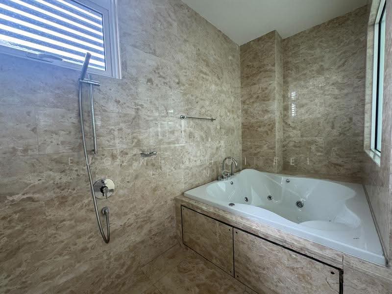 Kondominium untuk Dijual di Kenny Hills Residence - Eugene Shui Fei Leong - Bathroom - PropertyGuru.com.my