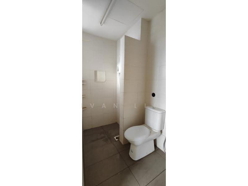 Kediaman Servis untuk Dijual di Platinum Lake PV 21 - Ivan Lim - Bathroom - PropertyGuru.com.my